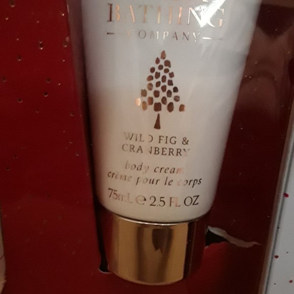 The Luxury Bathing Company Wild Fig & Cranberry Gift Set - Picture 6 of 6